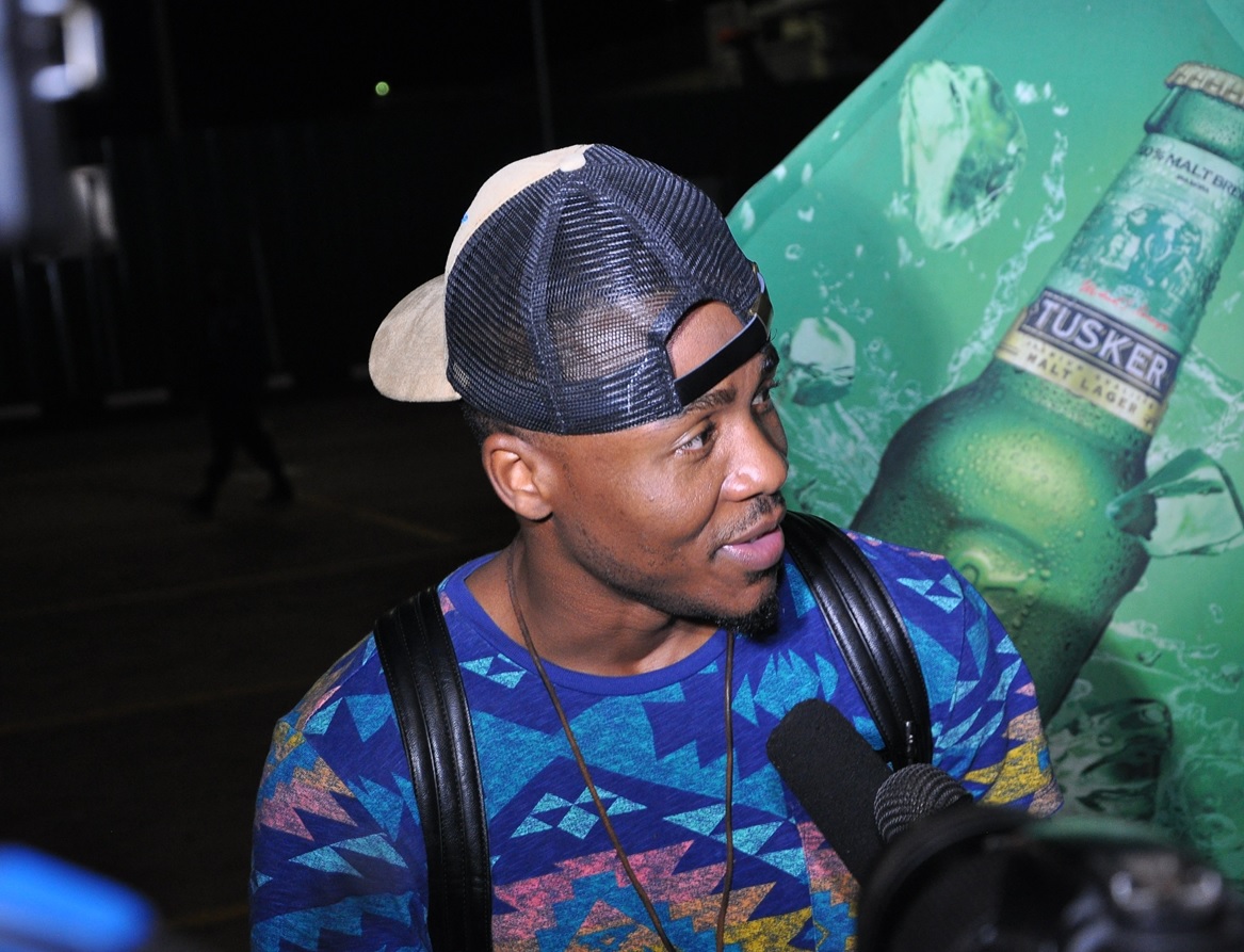 Alikiba holds an interview at the airport.