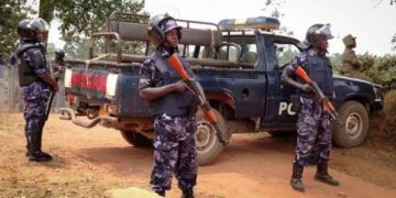 Police surround Besigye's home